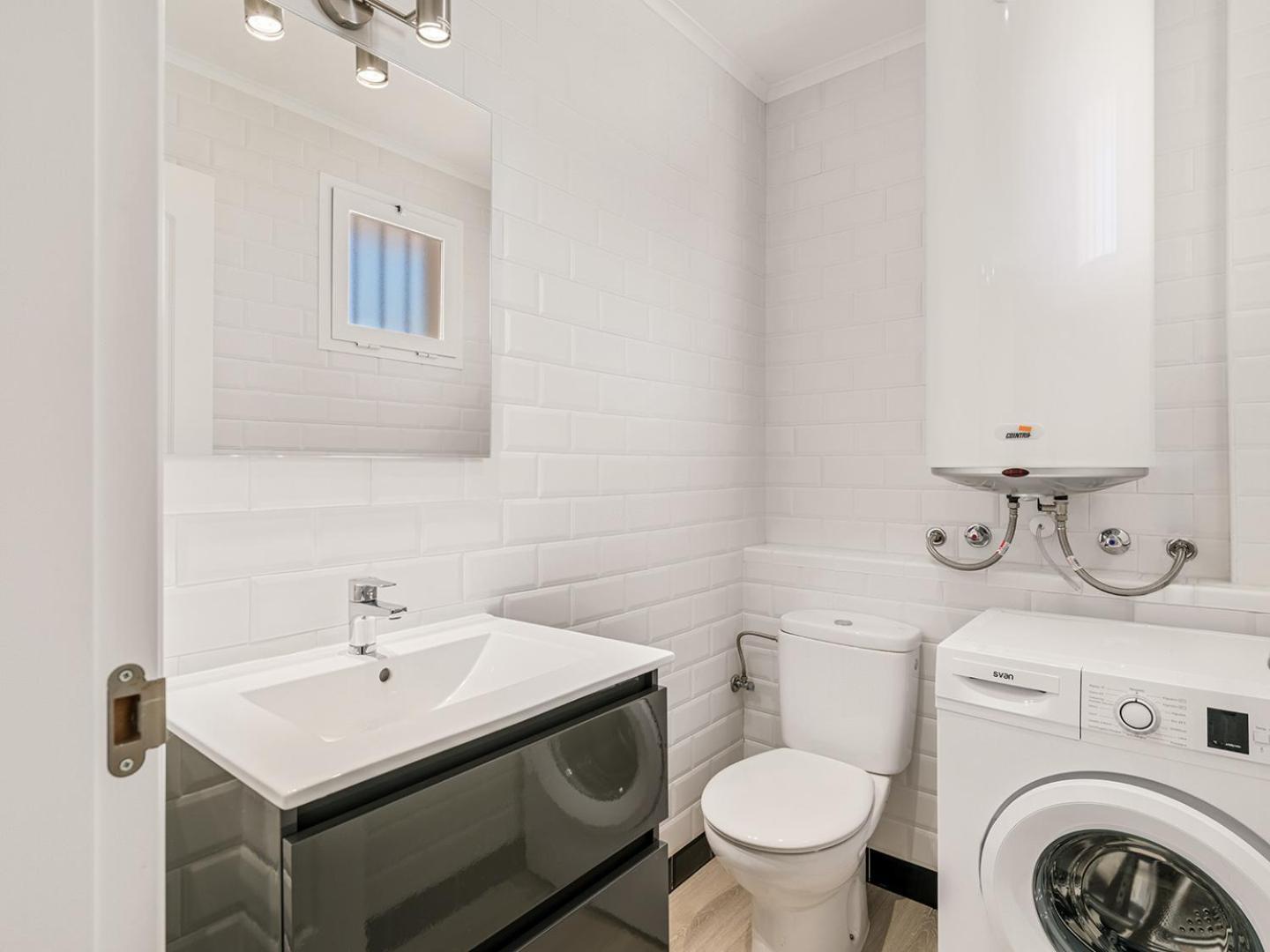 Moderne Ferienwohnung 71A Манилва Екстериор снимка